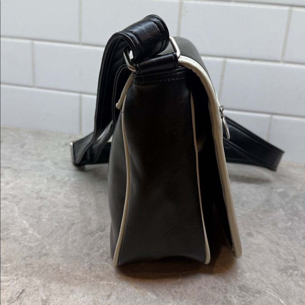 Roots Black and Cream Shoulder Bag - Picture 3 of 10
